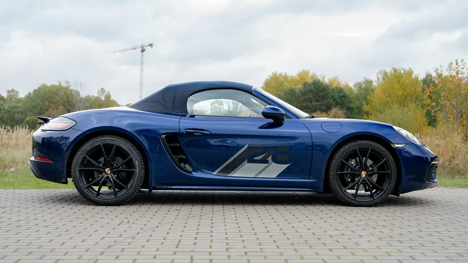 PORSCHE 718 -