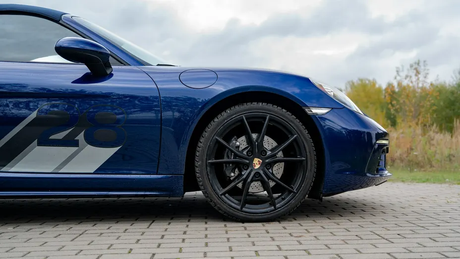 PORSCHE 718 -