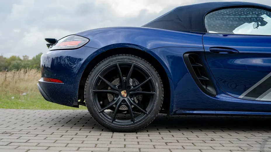 PORSCHE 718 -