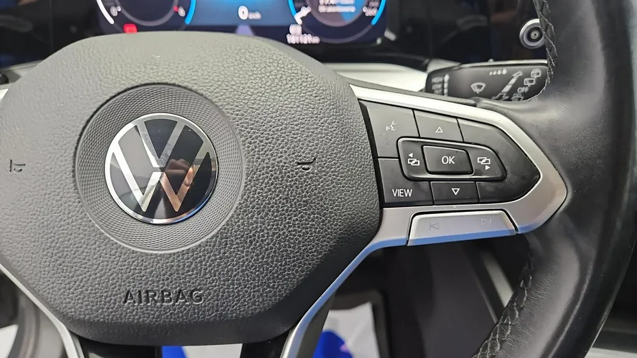 VOLKSWAGEN Golf -