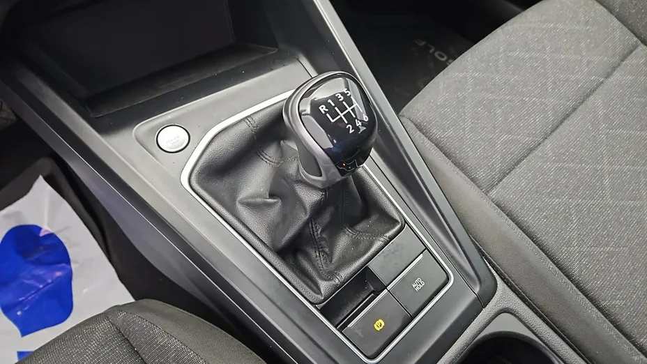 VOLKSWAGEN Golf -