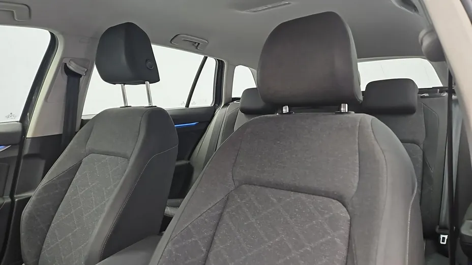 VOLKSWAGEN Golf -