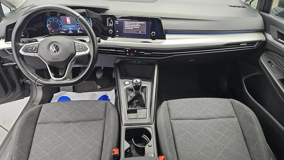 VOLKSWAGEN Golf -