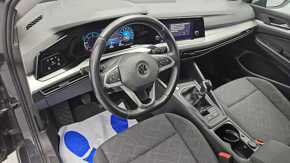 VOLKSWAGEN Golf -