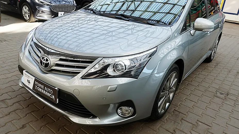 TOYOTA Avensis -
