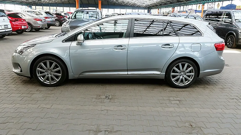 TOYOTA Avensis -
