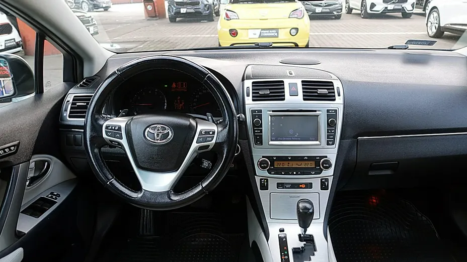 TOYOTA Avensis -