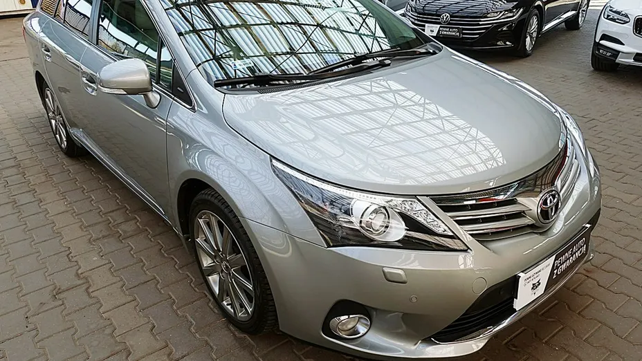 TOYOTA Avensis -