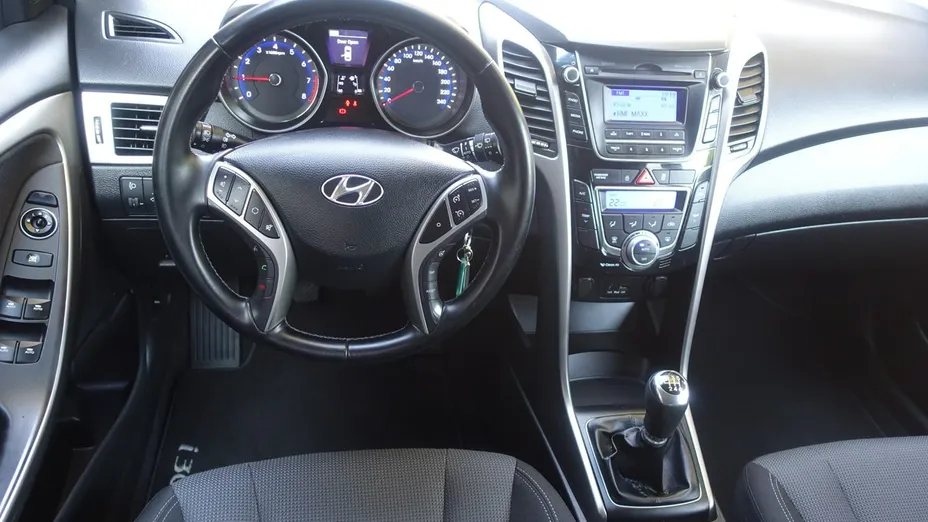 HYUNDAI i30 -