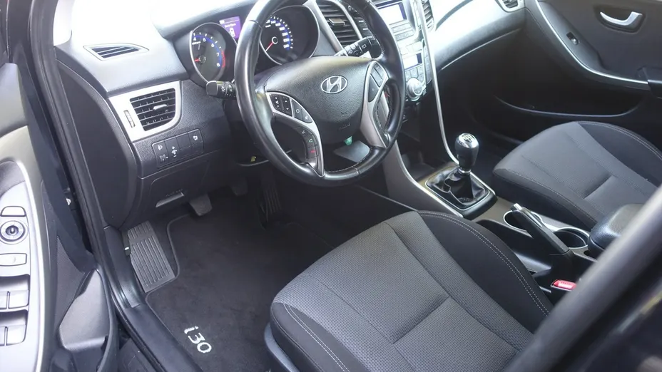 HYUNDAI i30 -