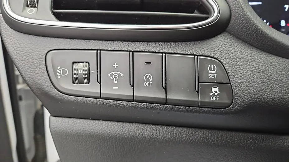 HYUNDAI i30 -
