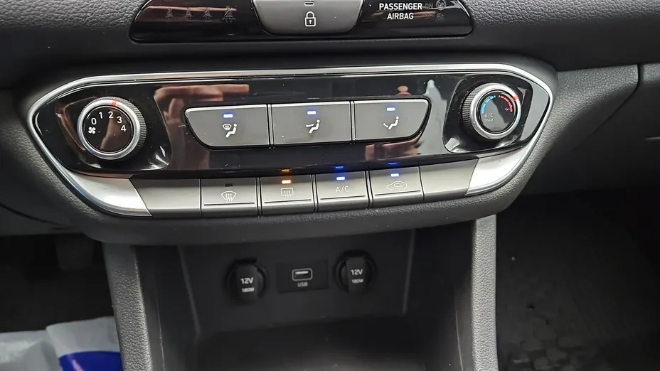 HYUNDAI i30 -