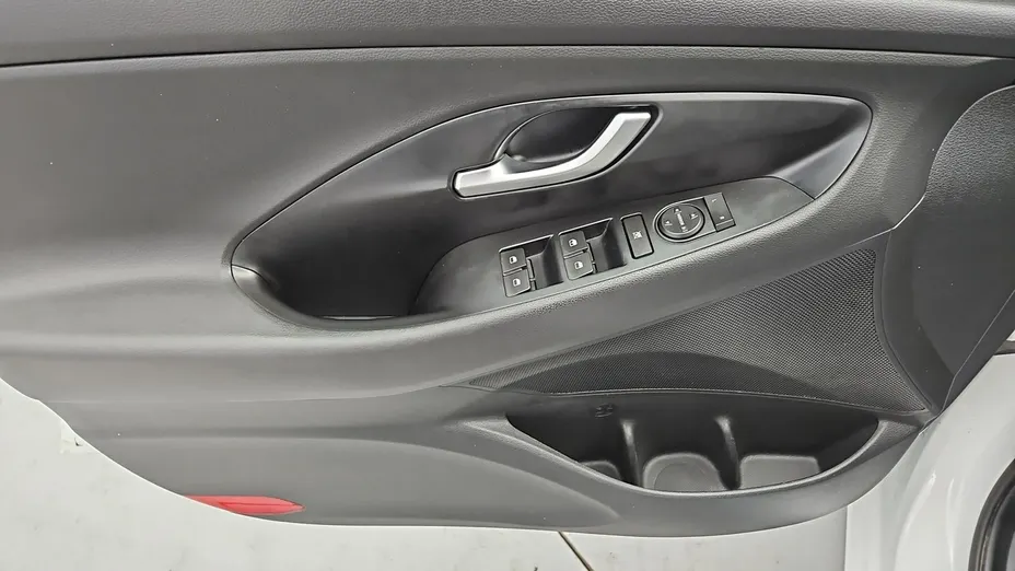 HYUNDAI i30 -
