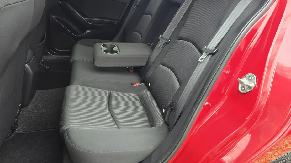 MAZDA 3 -