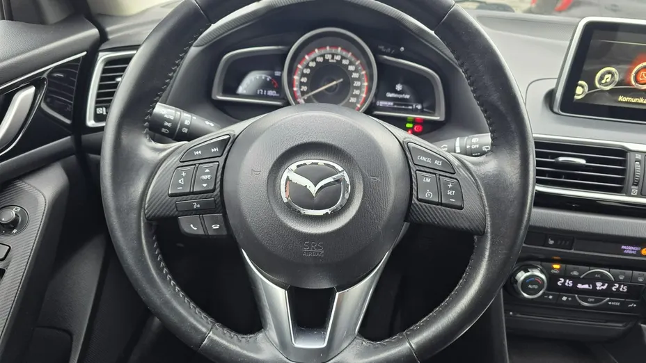 MAZDA 3 -