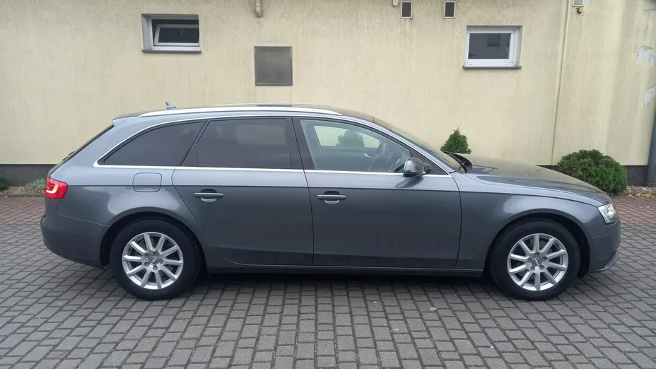 AUDI A4 -