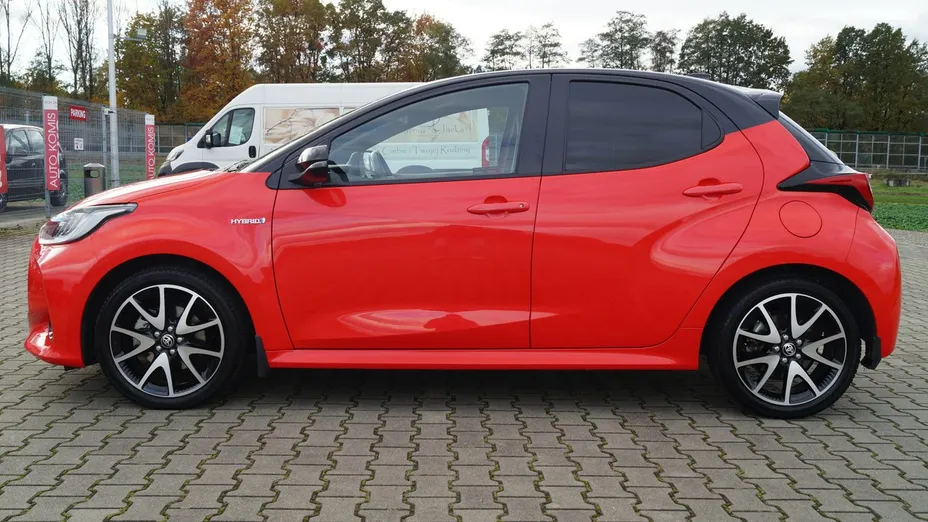 TOYOTA Yaris -