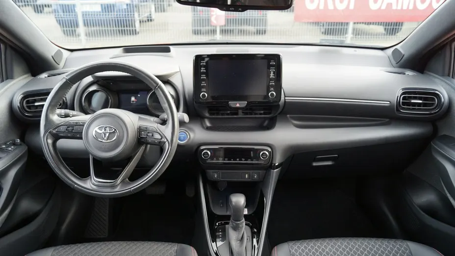 TOYOTA Yaris -