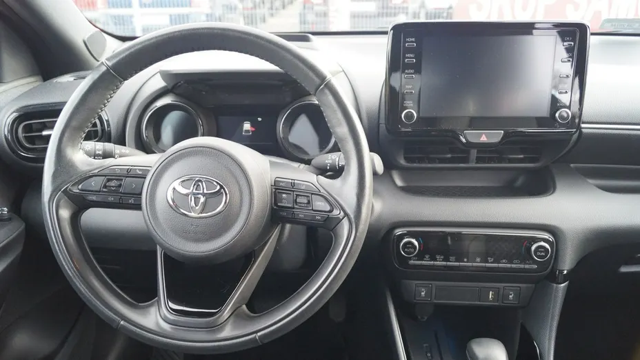 TOYOTA Yaris -