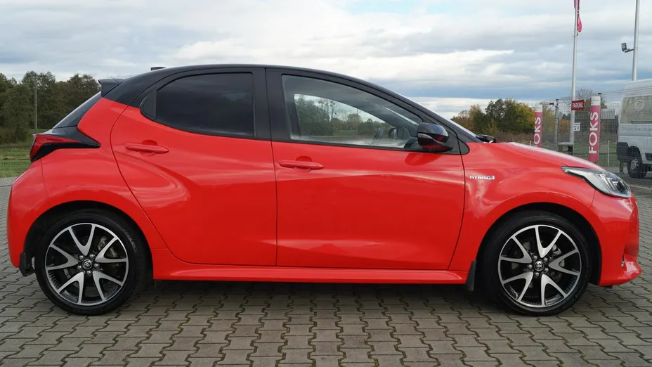 TOYOTA Yaris -