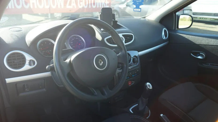 RENAULT Clio -