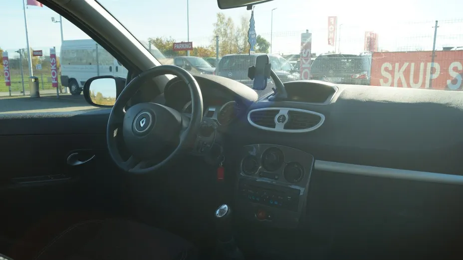 RENAULT Clio -
