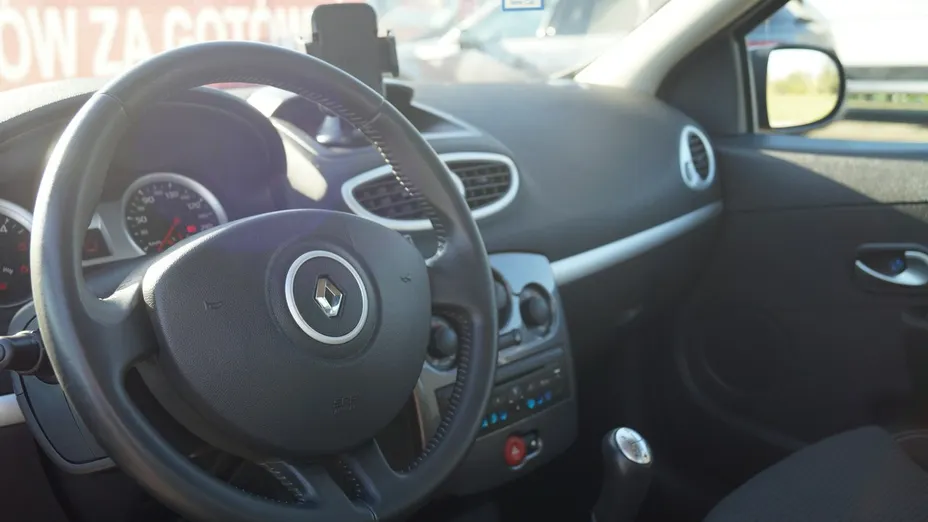 RENAULT Clio -