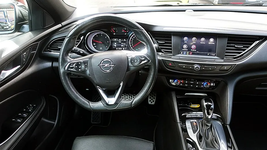 OPEL Insignia -