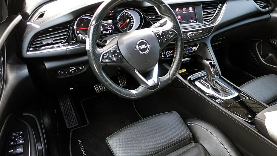 OPEL Insignia -
