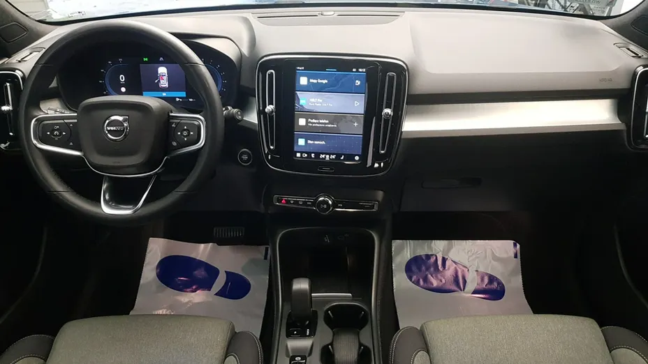 VOLVO XC40 -