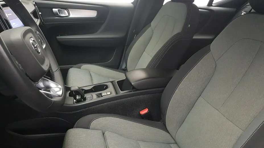 VOLVO XC40 -