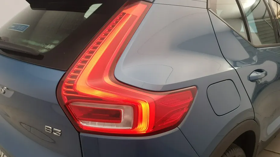 VOLVO XC40 -