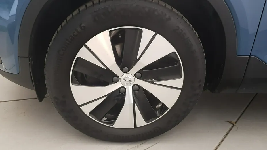 VOLVO XC40 -