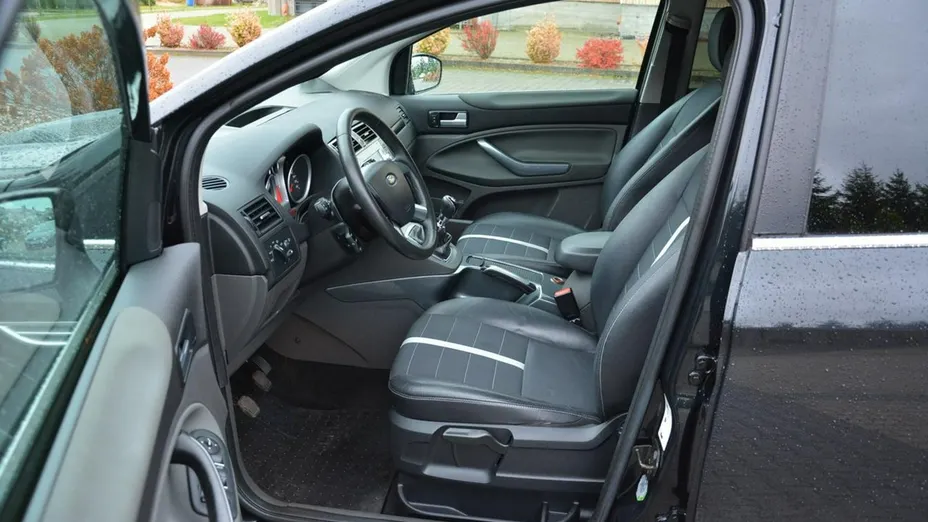 FORD Kuga -
