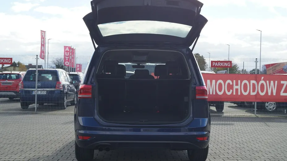 VOLKSWAGEN Touran -