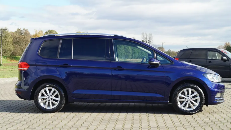 VOLKSWAGEN Touran -