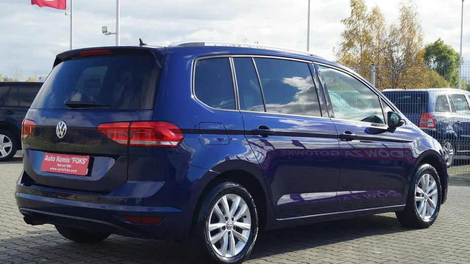 VOLKSWAGEN Touran -