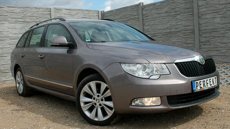 SKODA Superb -