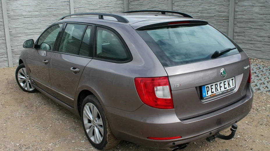 SKODA Superb -