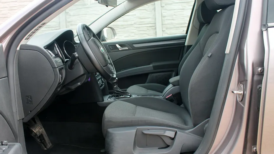 SKODA Superb -