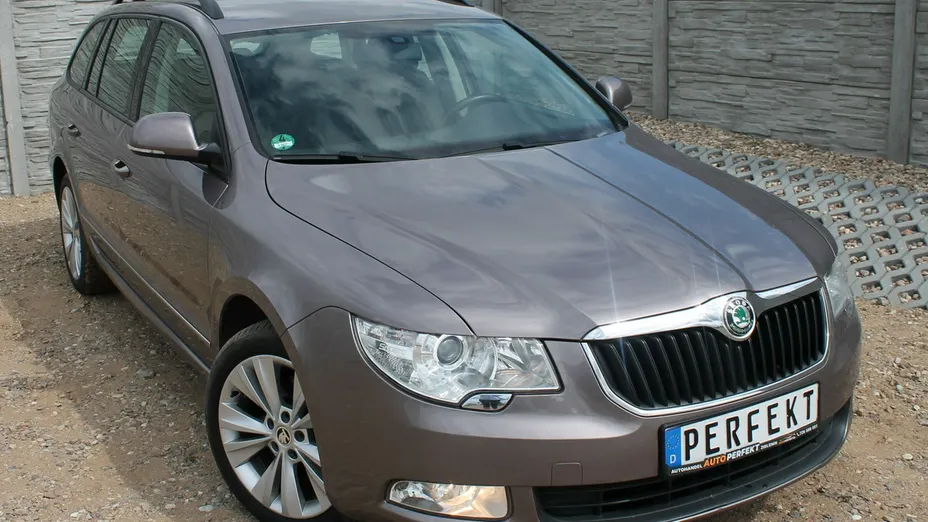 SKODA Superb -