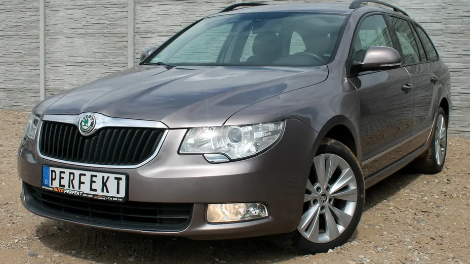 SKODA Superb -