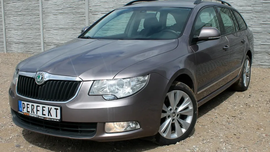 SKODA Superb -