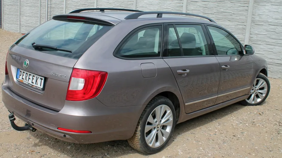 SKODA Superb -