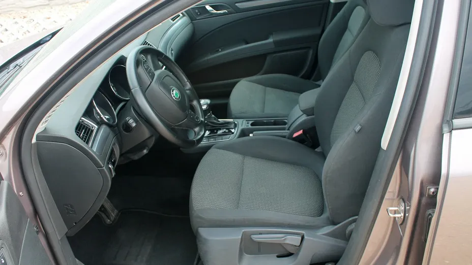 SKODA Superb -