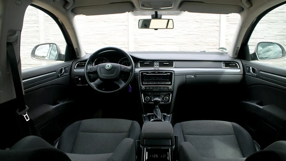SKODA Superb -