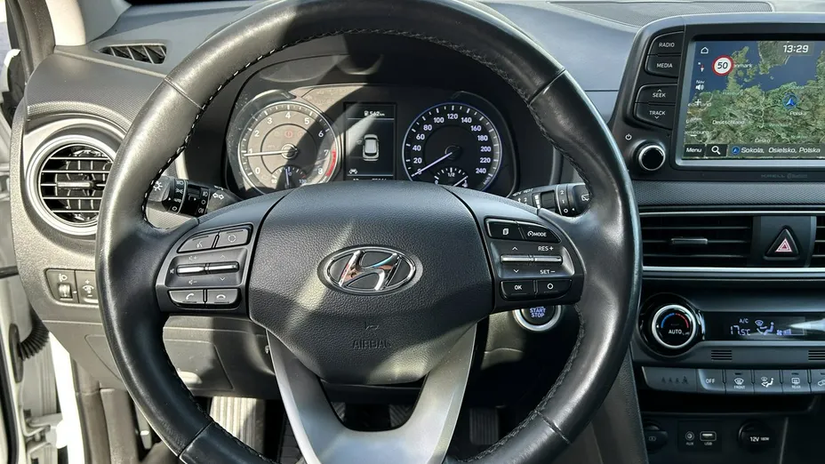 HYUNDAI Kona -