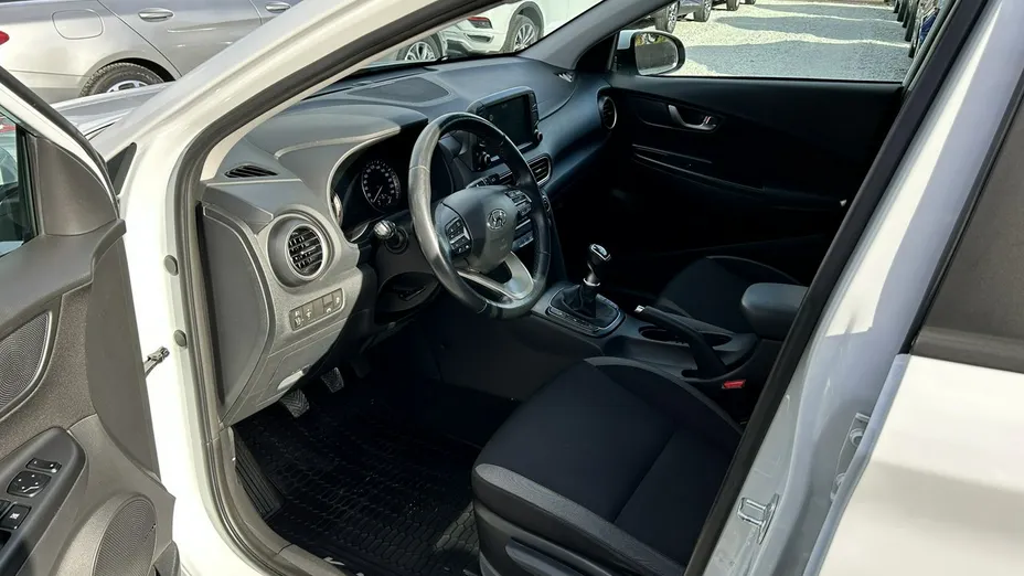 HYUNDAI Kona -