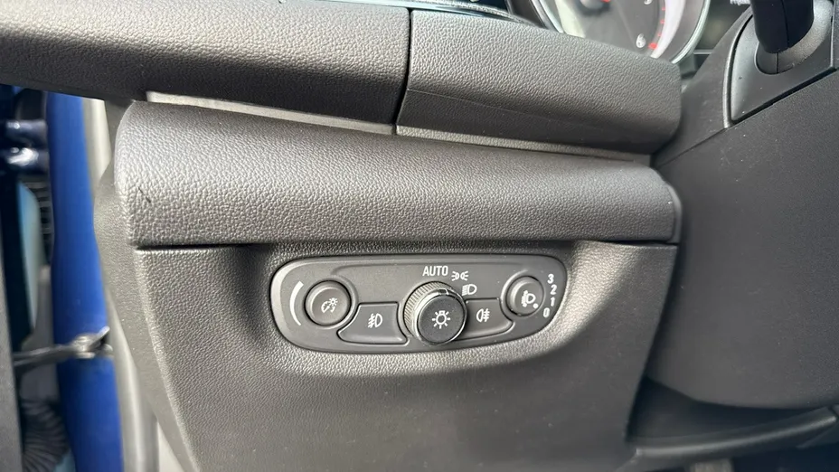 OPEL Insignia -