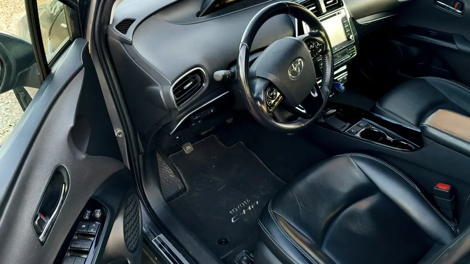 TOYOTA Prius -